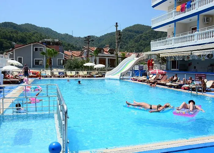 Mustis Royal Plaza 3* مرمريس