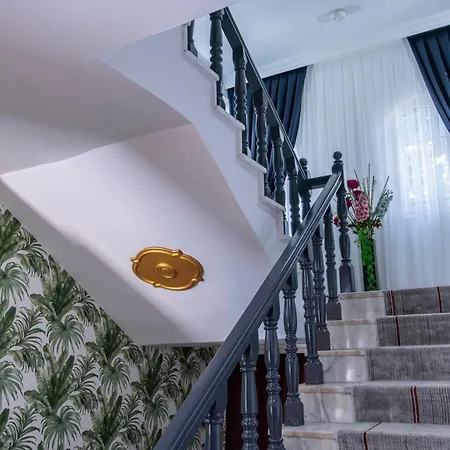 מלון Mustis Royal Plaza 3*