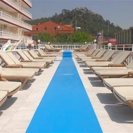 Mustis Royal Plaza מלון 3*