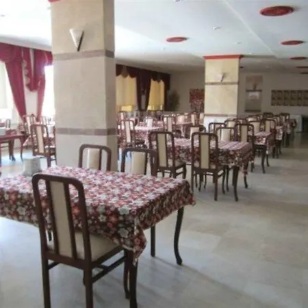 מלון Mustis Royal Plaza מרמריס