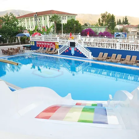 Mustis Royal Plaza 3* מרמריס