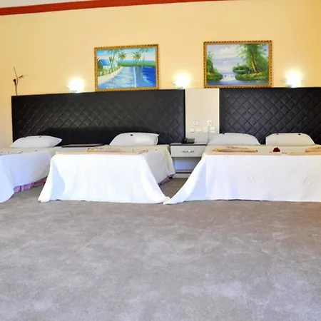 מלון Mustis Royal Plaza 3*