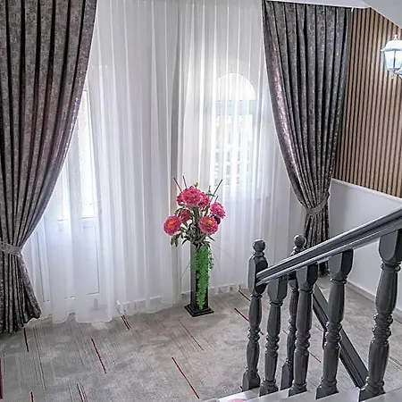 Mustis Royal Plaza 3*