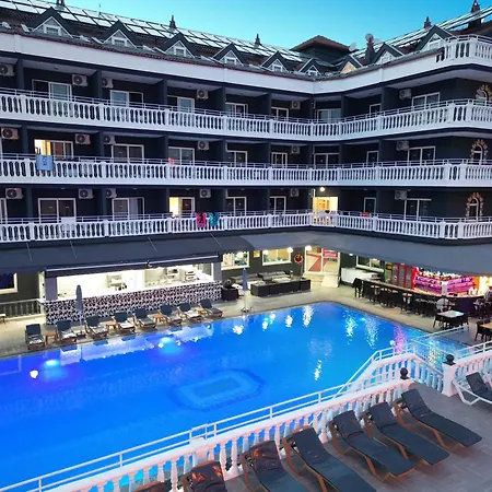 ホテル Mustis Royal Plaza