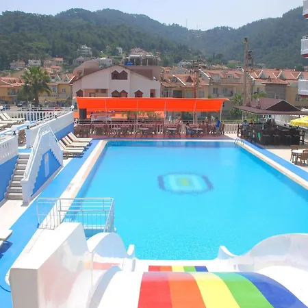 ホテル Mustis Royal Plaza